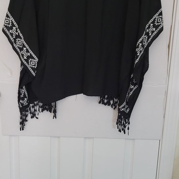 Shawl (Bat sleeve) - Picture 2 of 2
